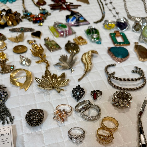 Lot Of 128 VINTAGE TO NOW JEWELRY w/ Marked Pieces Necklaces Earrings,etc HUGE - Picture 9 of 12